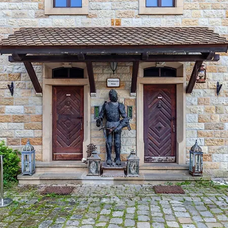 Waffenkammer Mit 120 Qm Für 7 Pers Ferienhaus